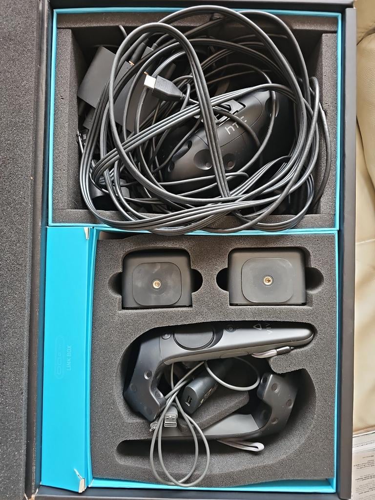 HTC Vive VR Set Compl, Base Stations,Control,Originele doos, Spelcomputers en Games, Virtual Reality, Ophalen of Verzenden, Zo goed als nieuw