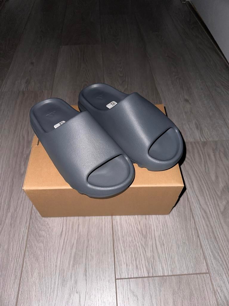 Adidas Yeezy Slide, Slippers, Blauw, Nieuw, Ophalen of Verzenden
