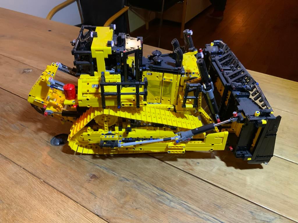 Lego Technic 42131 Caterpillar D11 Bulldozer, Kinderen en Baby's, Speelgoed | Duplo en Lego, Ophalen, Zo goed als nieuw, Complete set