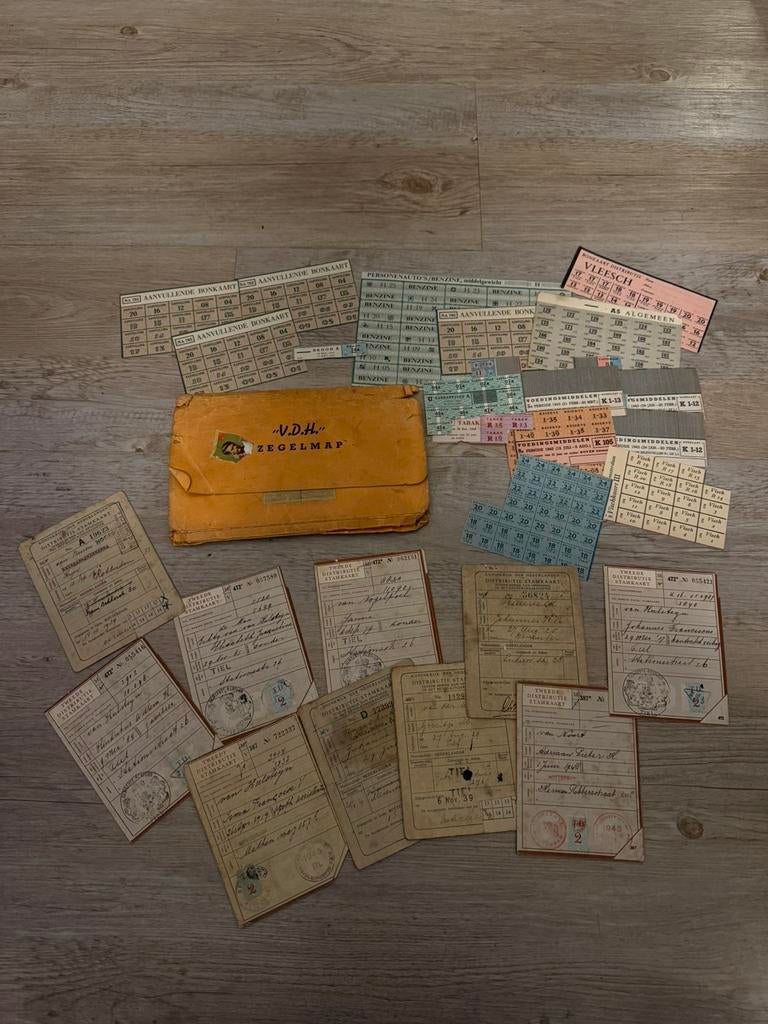 Grote set distributie stamkaarten met bonnen, Ophalen of Verzenden, Zegels, Bonnen of Punten