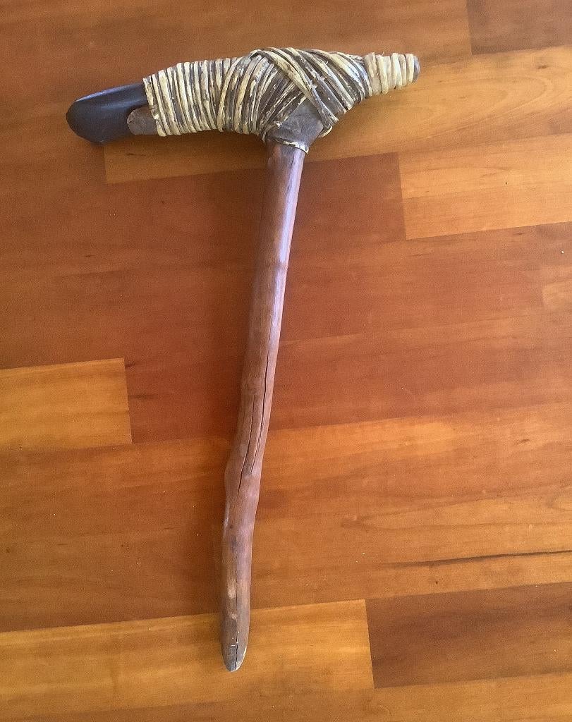 Originele oude stenen bijl hout/rottan Papoea Nieuw Guinea, Ophalen of Verzenden