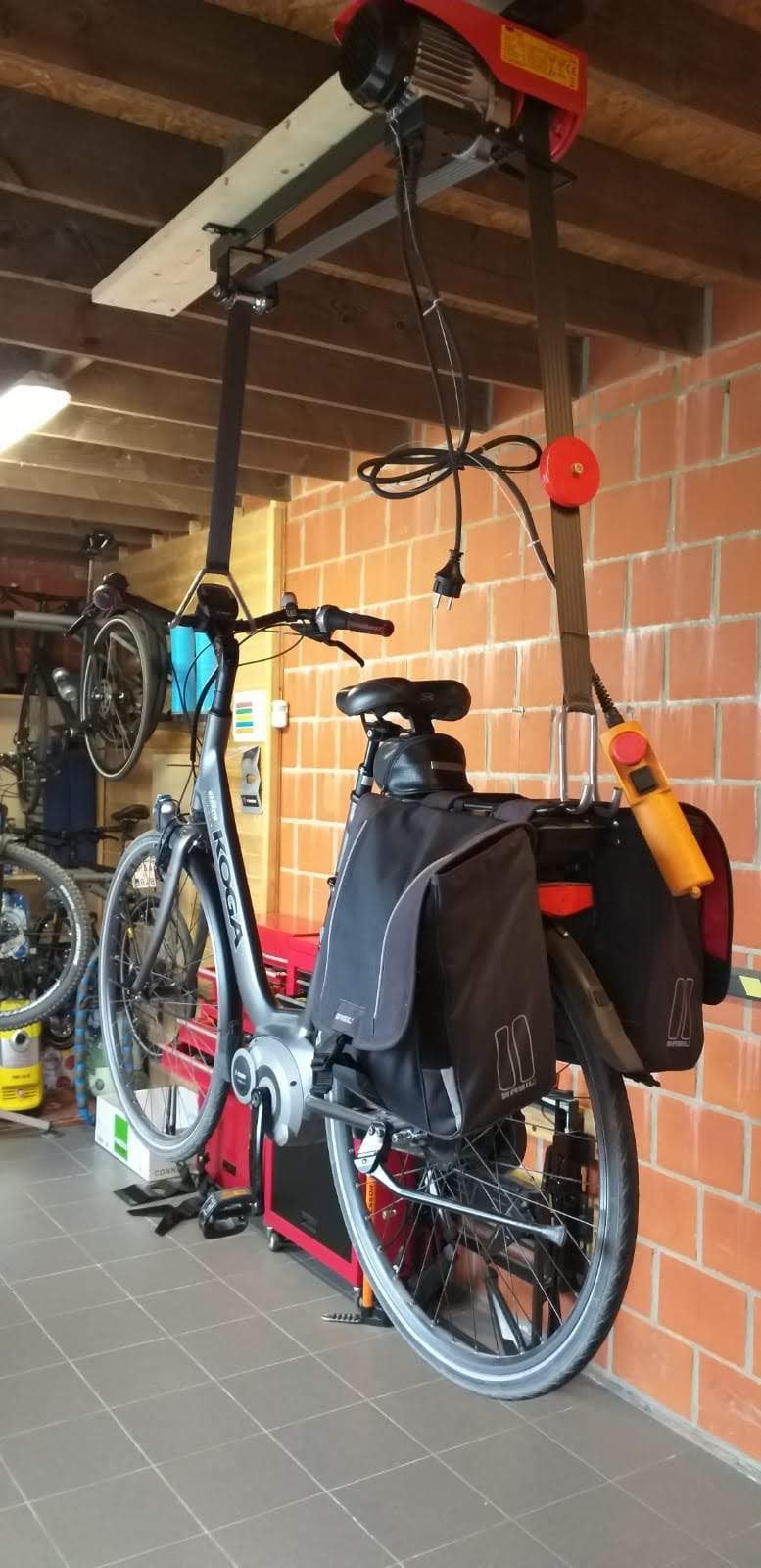 Elektrische fietslift of fietstakel tevens scooterlift, Ophalen, Nieuw