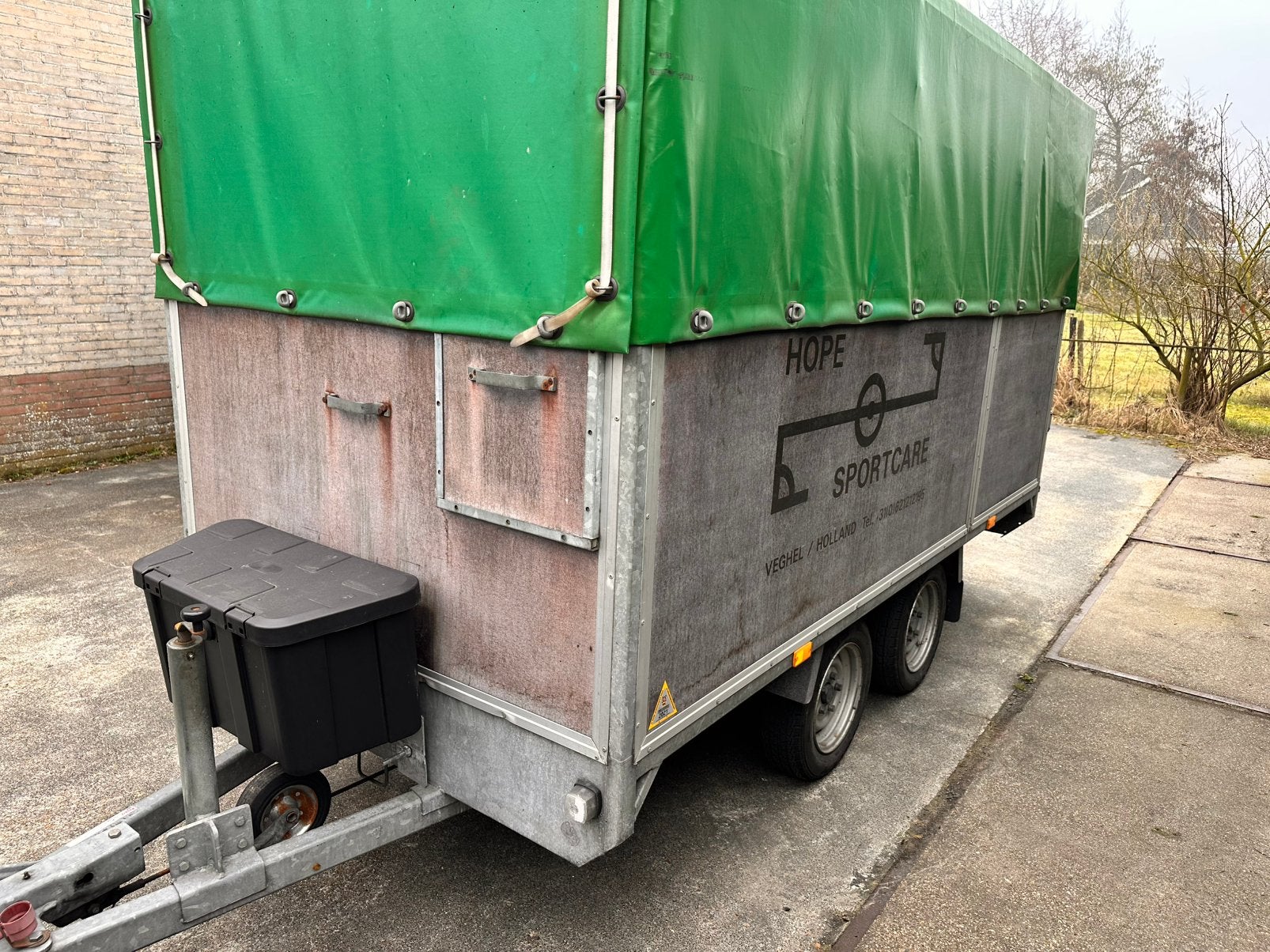 Gesloten aanhangwagen, Ophalen, Gebruikt