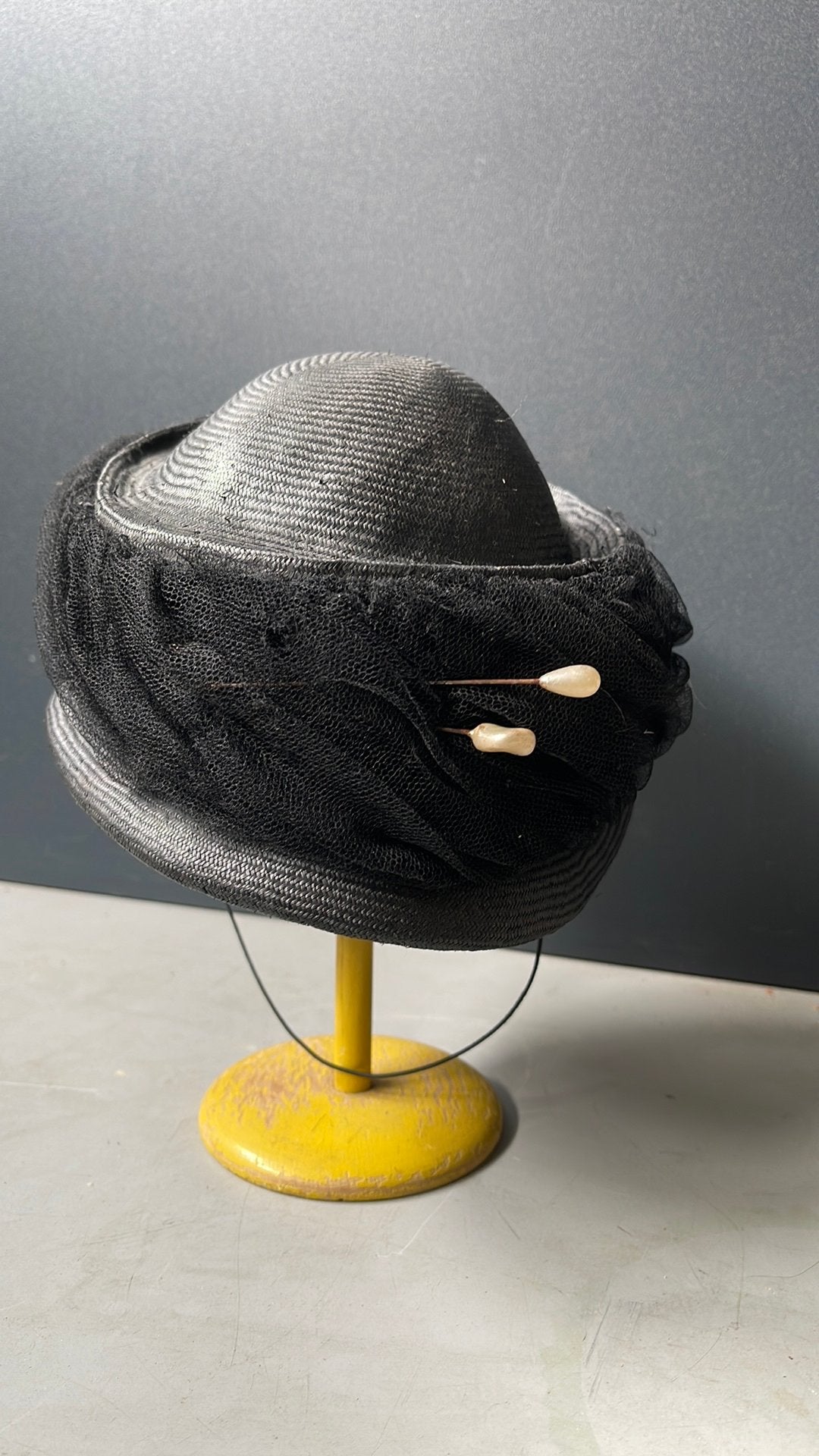 Charmante zwarte hoed met sluier, Ophalen of Verzenden, Gedragen, One size fits all