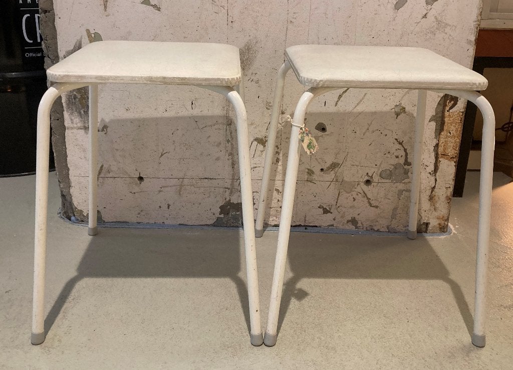 2x Brocante witte ijzeren krukken - krukjes, Ophalen, ---, ---, IJzer