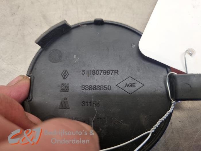 Afdekkap Sleepoog voor van een Opel Vivaro (10U), Gebruikt, -, -, Opel