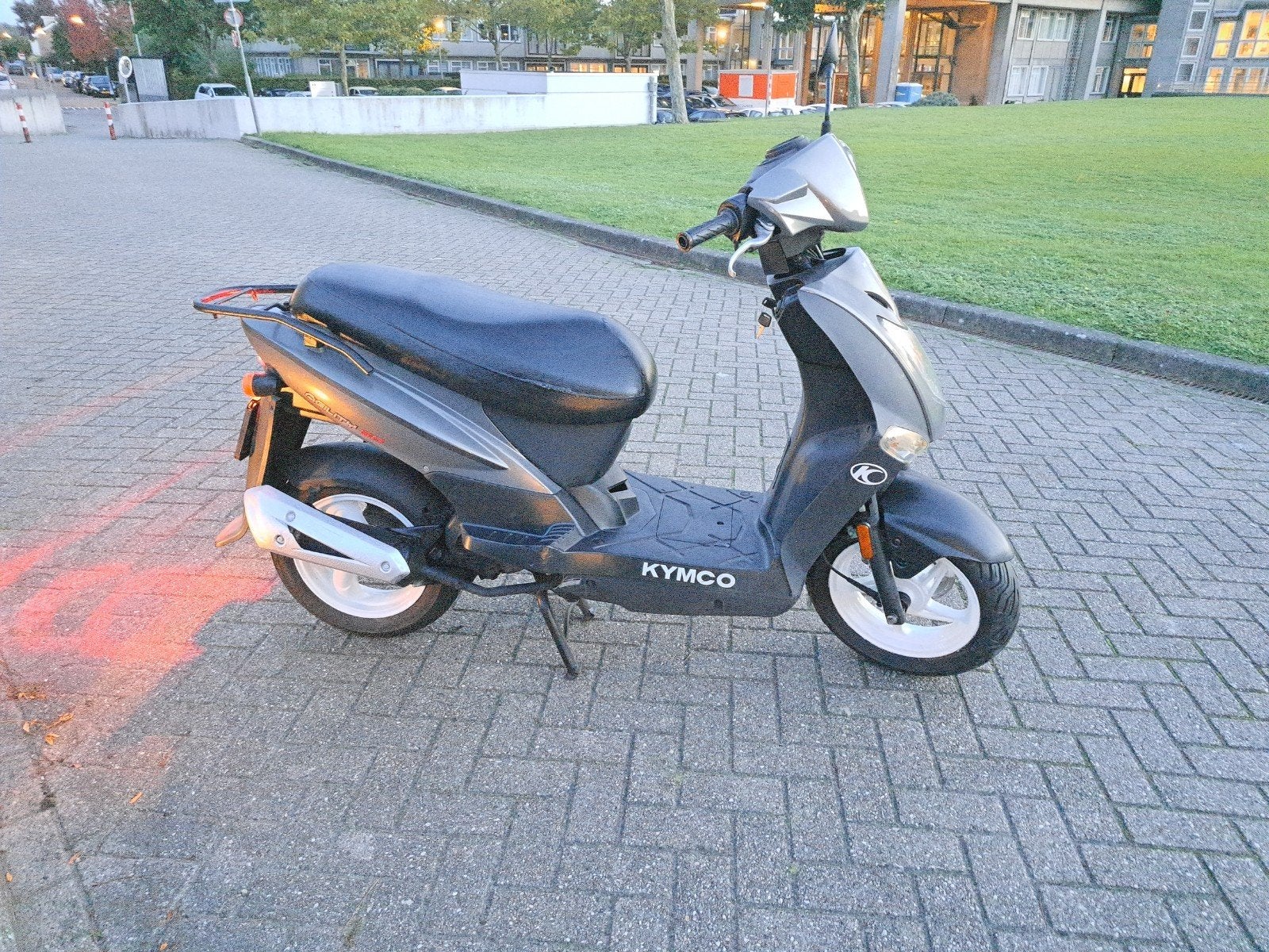 kymco aglity scooter bromfiets bouwjaar 2020, Fietsen en Brommers, Ophalen of Verzenden, Zo goed als nieuw, Benzine, Kymco