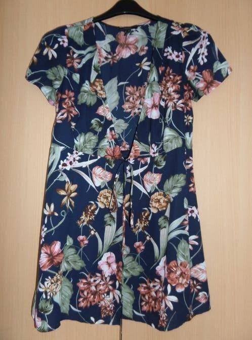 Donkerblauw gebloemd kort wikkeljurkje/ tuniekje maat 38, Kleding | Dames, Maat 38/40 (M), Blauw, Ophalen of Verzenden, Zo goed als nieuw