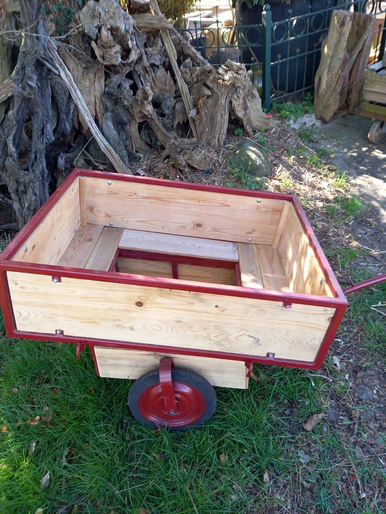 Houten bolderkar met rode accenten, Ophalen, Gebruikt