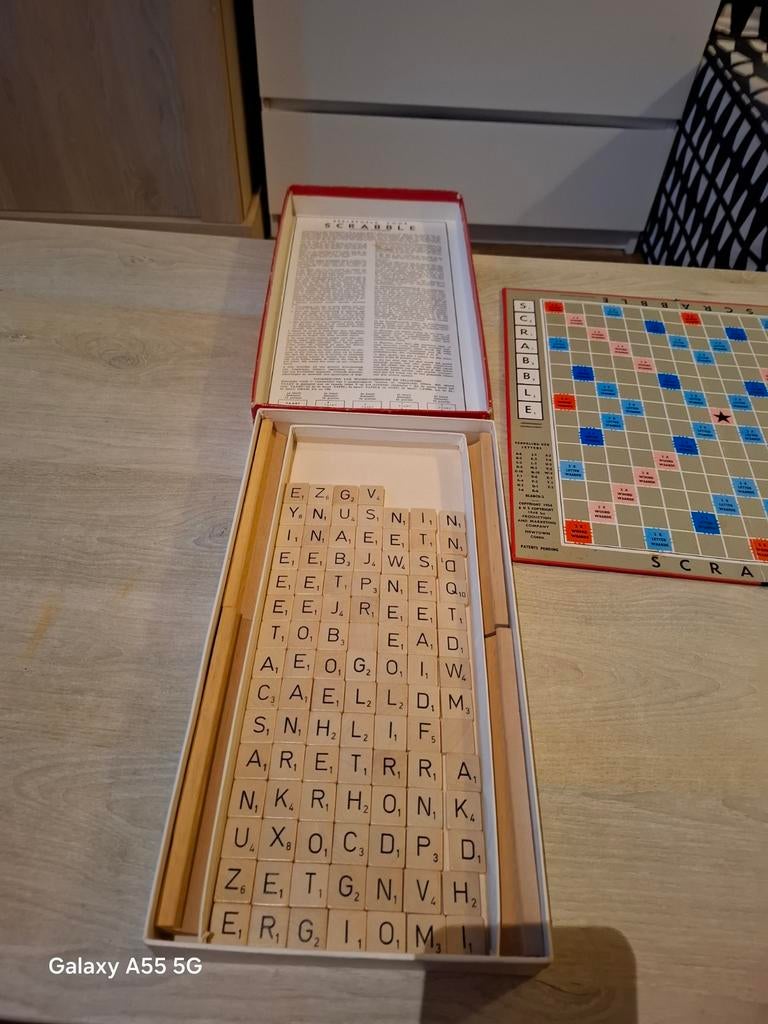 Scrabble - Nederlandse Uitgave - Compleet Bordspel, Gebruikt, Westelijke Havendijk 15, 4703 RA Roosendaal, Nederland, Ophalen of Verzenden