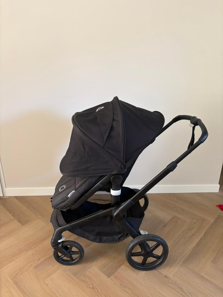 Complete zwarte bugaboo fox 5 uit 2023, Kinderen en Baby's, Kinderwagens en Combinaties, Ophalen, Zo goed als nieuw, Bugaboo, Met reiswieg