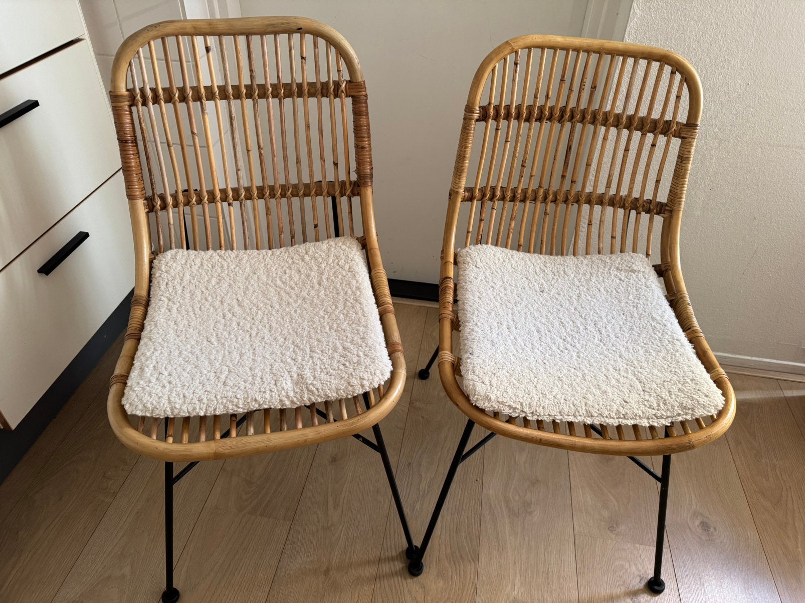 Rotan eetkamerstoelen, Huis en Inrichting, Stoelen, Ophalen, Gebruikt, Bruin, Twee