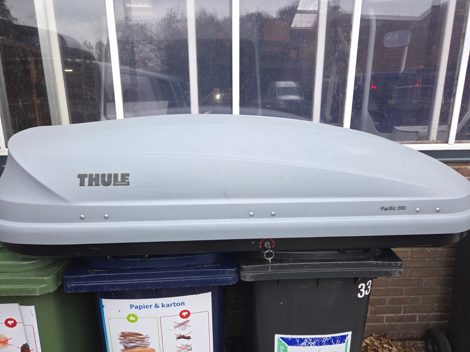 Thule Pacific 200 Dakkoffer - Grijs, Auto diversen, Ophalen, Gebruikt