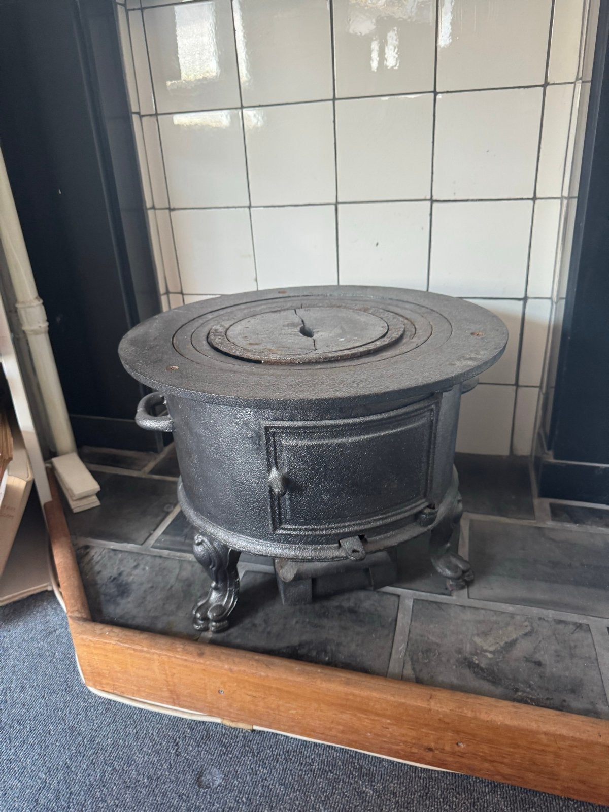Antieke gietijzeren potkachel ( vuurduvel )  - decoratief, Ophalen of Verzenden