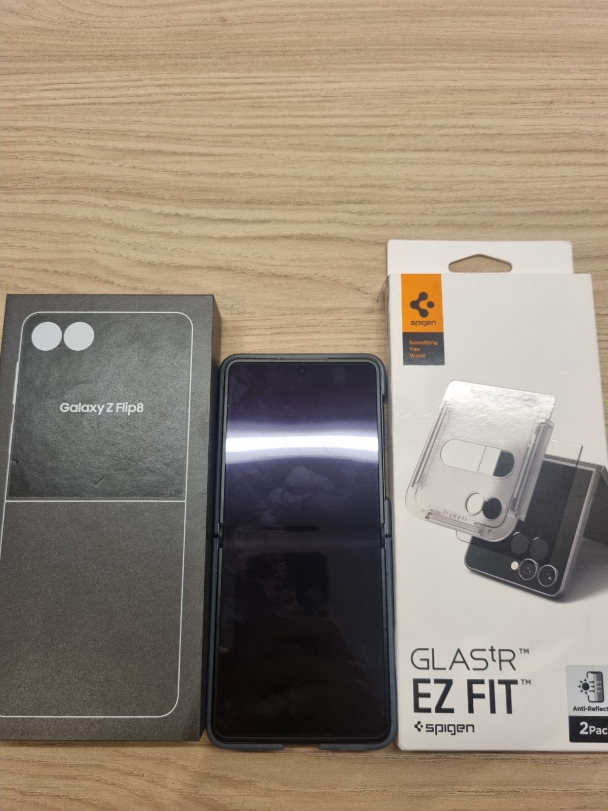 Foto 2 van Samsung Galaxy Z Flip 8 256 GB Graphite