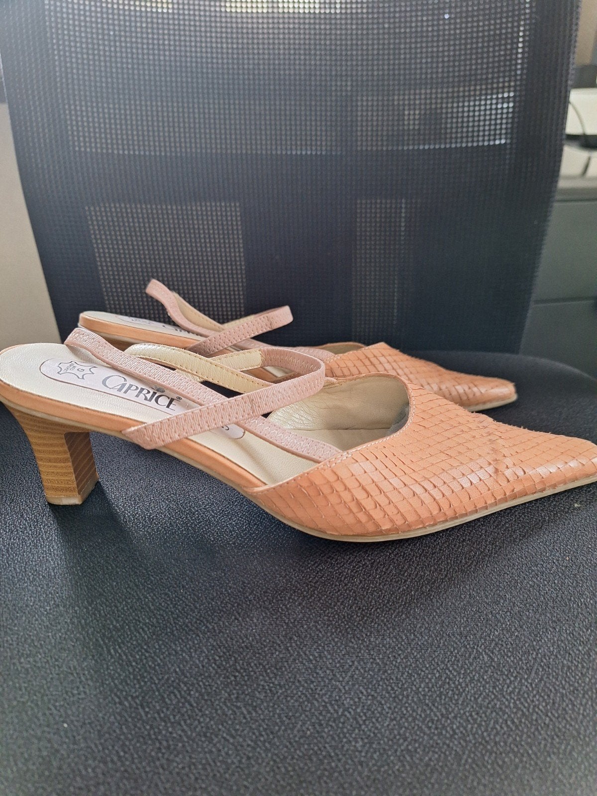 Perzikkleurige slingback pumps - Caprice - Maat 38/39, Ophalen of Verzenden, Gedragen