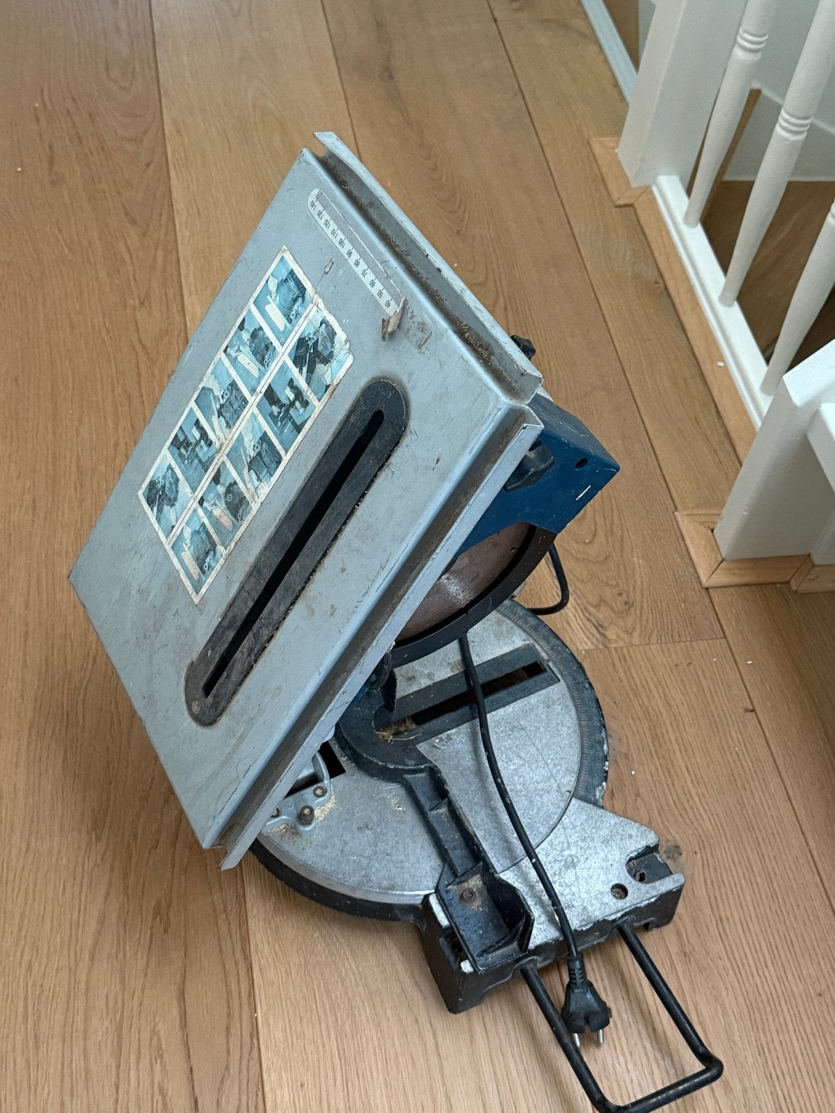 Afkortzaag gratis af te halen, Doe-het-zelf en Verbouw, Gereedschap | Zaagmachines, Ophalen of Verzenden, Gebruikt, Afkortzaag