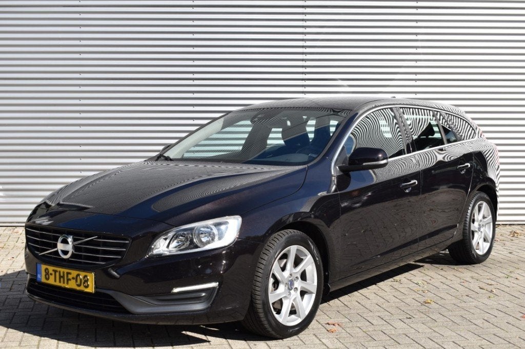Volvo V60 1.6 D2 MOMENTUM / TREKHAAK / PDC / VOORRUIT VERW., Auto's, Volvo, 4 cilinders, Zwart, Origineel Nederlands, 1300 kg