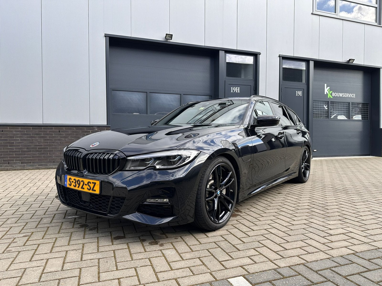 BMW 3-serie Touring 330 E X-drive 292 pk Pano/Headup M-Sport, Automaat, Parkeerassistent, Zwart, Leder