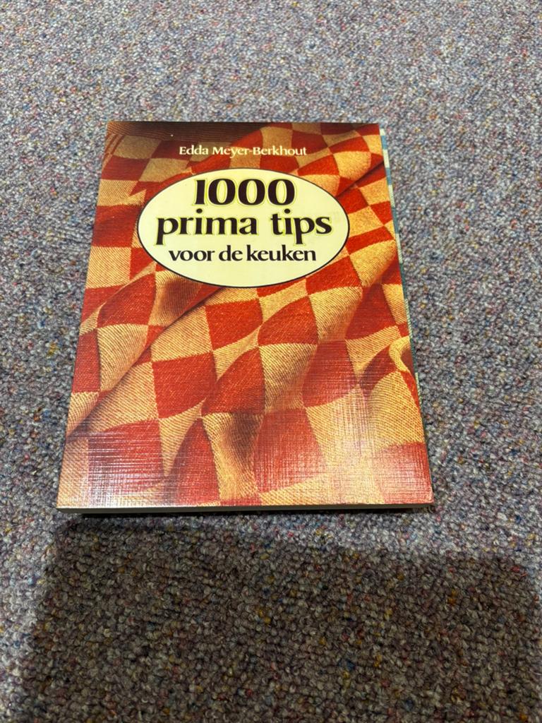 2 Boeken met elk 1000 tips voor huis, tuin en keuken, Ophalen of Verzenden, Zo goed als nieuw, Overige soorten