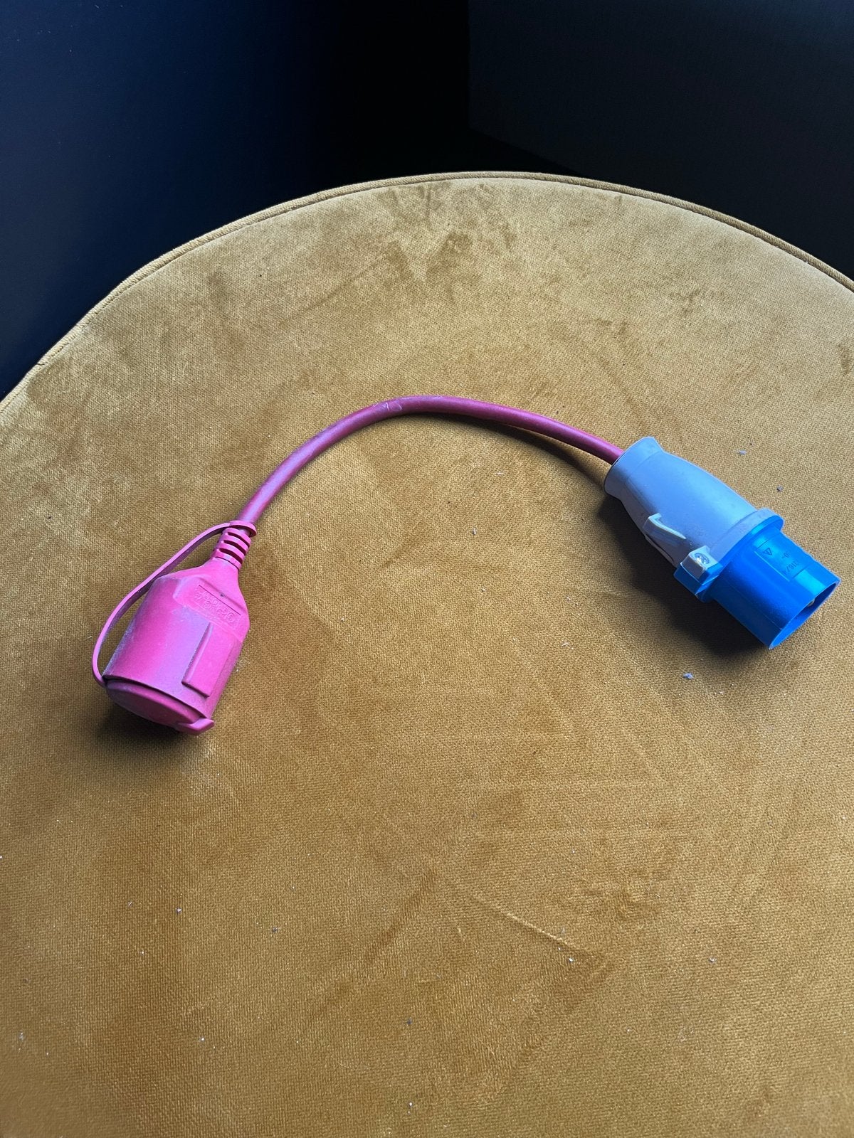 Caravan stekker naar 220V plug - Ideaal voor kamperen, Ophalen of Verzenden, Gebruikt