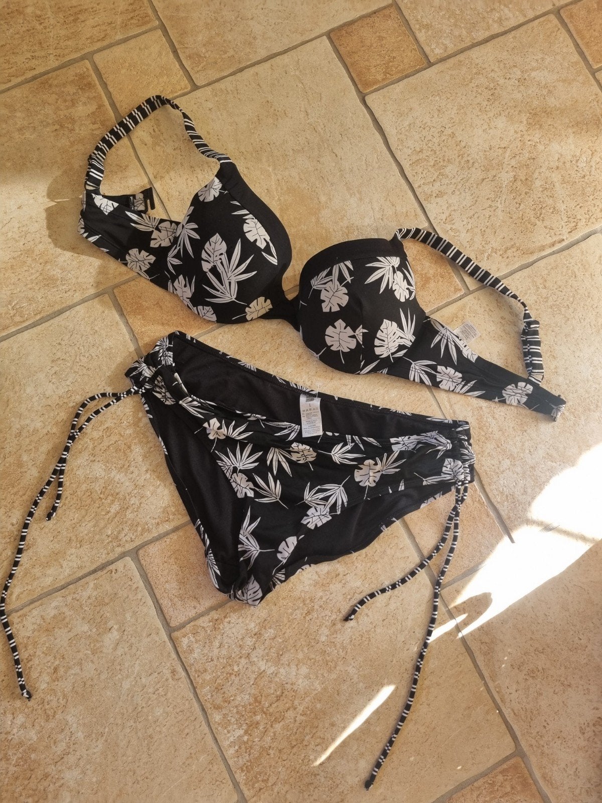 Nieuwstaat zwart witte bikini hema maat l 40, Ophalen of Verzenden, Zo goed als nieuw, Zwart, Bikini
