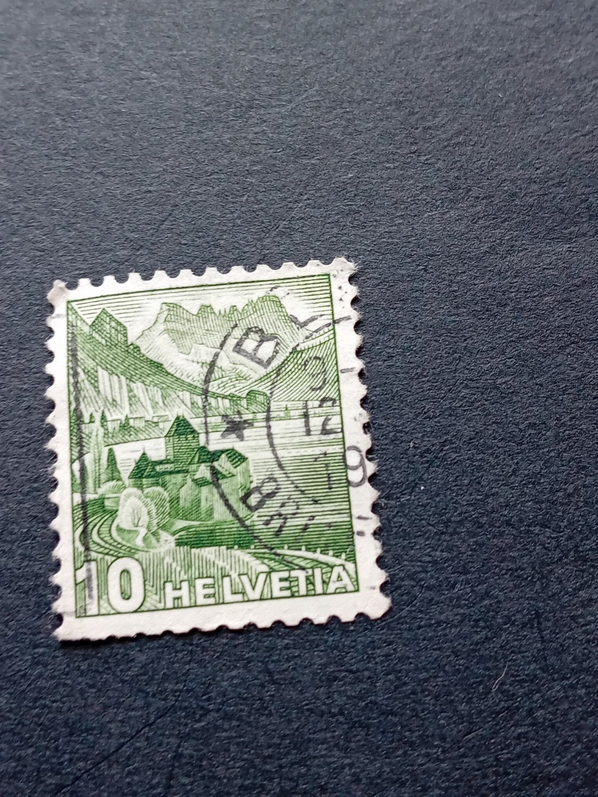 Zeldzame Zwitserse postzegel 10 Helvetia gestempeld, Ophalen of Verzenden