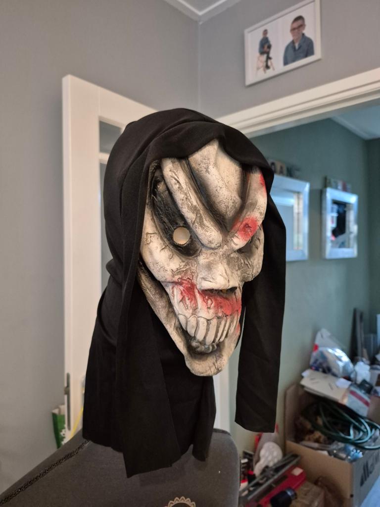 Griezelig Halloween Masker - Perfect voor een enge look!, Ophalen of Verzenden, Gebruikt, Feestartikel, Halloween of Griezel