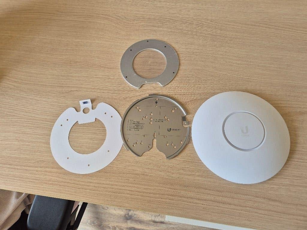 UniFi U6 Long Range Accesspoint, Computers en Software, Accesspoints, Ophalen of Verzenden, Zo goed als nieuw, Ubiquity UniFi