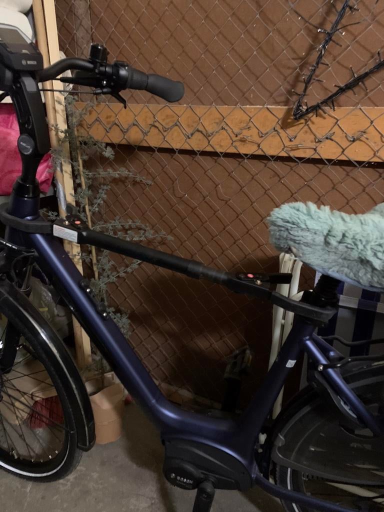 Stang om damesfiets stevig op de fietsdrager te zetten, Ophalen, Zo goed als nieuw, Trekhaakdrager