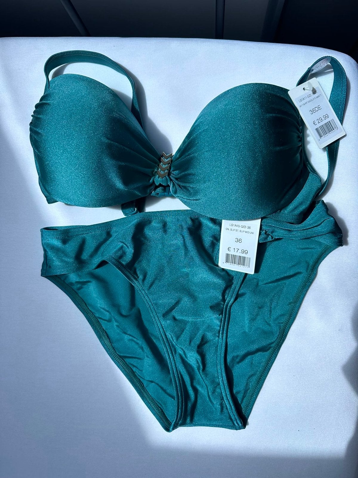 Nieuwe Livera bikini 36 D/E met broekje maat 36, Ophalen of Verzenden, Nieuw, Groen, Bikini