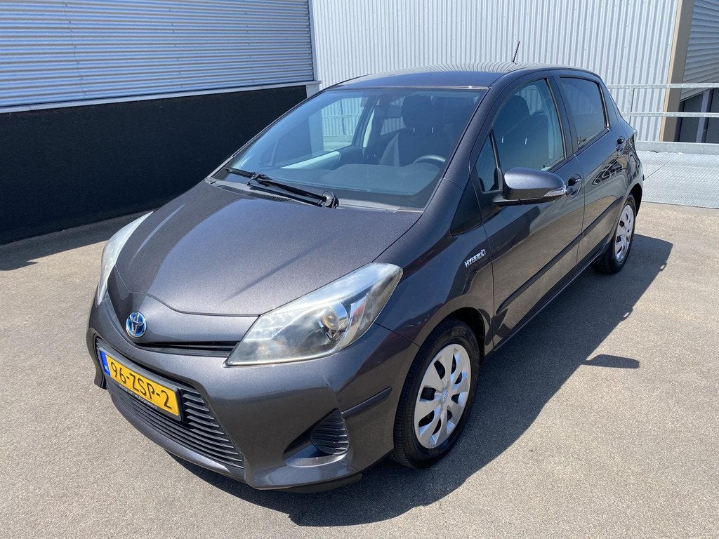 Toyota Yaris 1.5 Full Hybrid Aspiration Automaat, Nieuw gele, Auto's, Toyota, Euro 5, Gebruikt, 4 cilinders, 49 €/maand