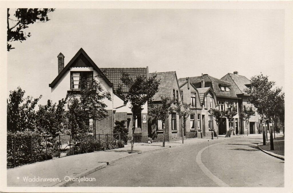 Waddinxveen, Oranjelaan - dorpsgezicht - ongelopen, Verzenden, 1940 tot 1960, Ongelopen, Zuid-Holland