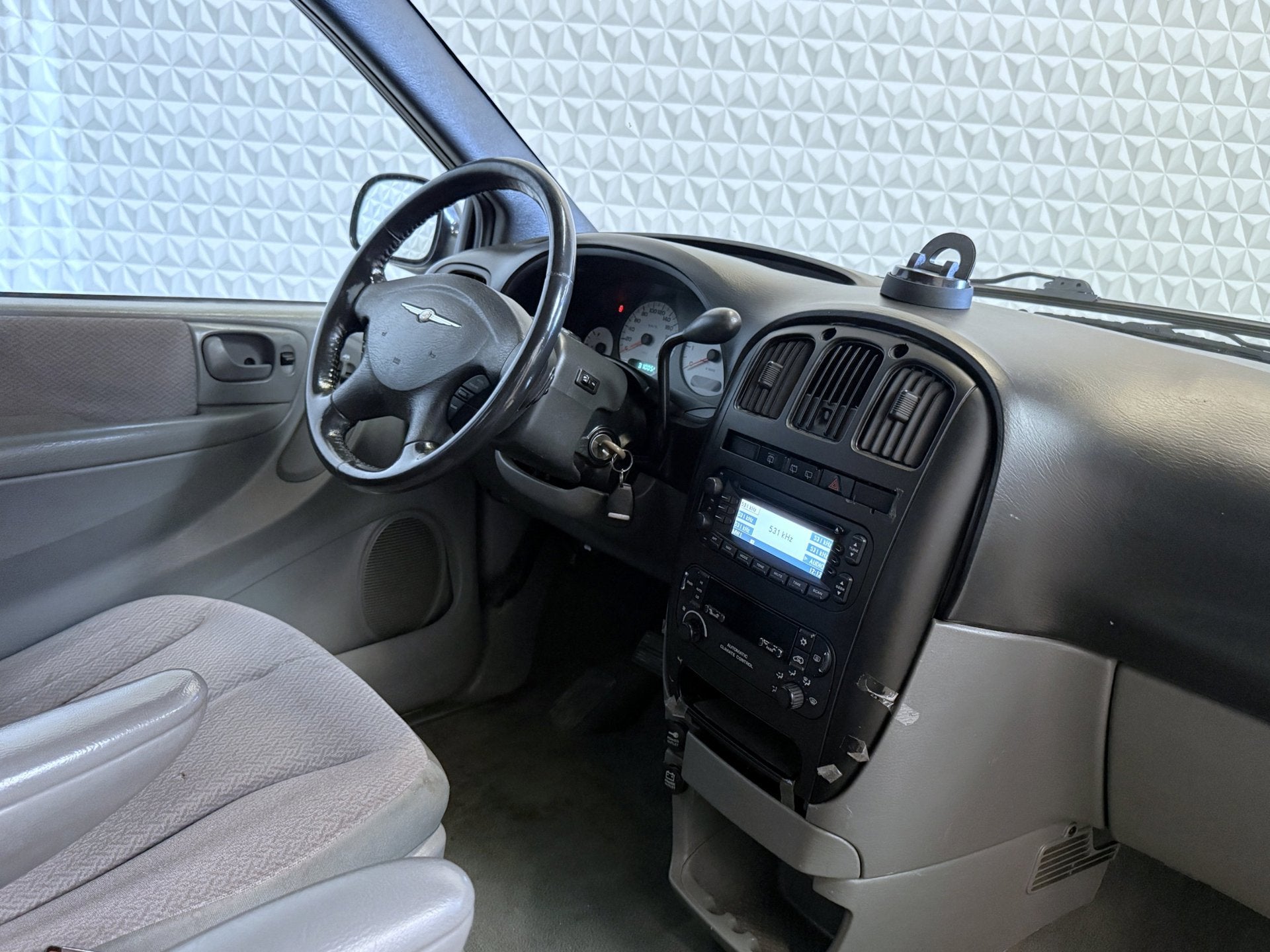 Chrysler Grand Voyager 3.3i V6 *Stow 'n Go* + APK 10-2027! (, Auto's, 3301 cc, Gebruikt, Grand Voyager, 7 stoelen