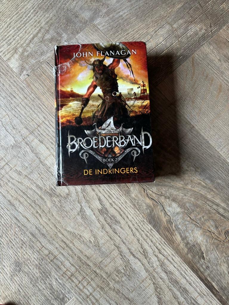 John Flanagan - De indringers, Boeken, Kinderboeken | Jeugd | 10 tot 12 jaar, Ophalen of Verzenden, Zo goed als nieuw, John Flanagan
