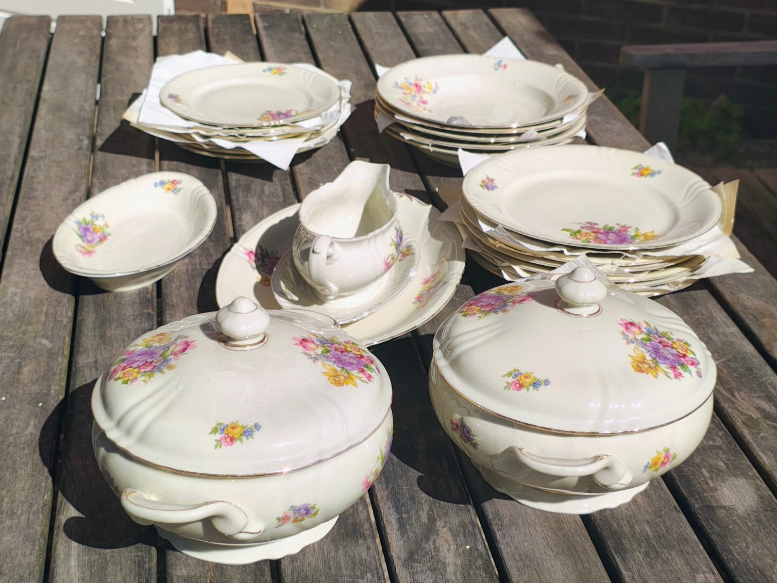 Bavaria diner servies met fris bloemmotief., Ophalen