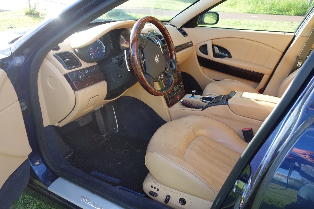 Maserati Quattroporte 4.2 V8 2005 Blauw metallic, Automaat, Verwarmde buitenspiegels, Bedrijf, 5 km/l