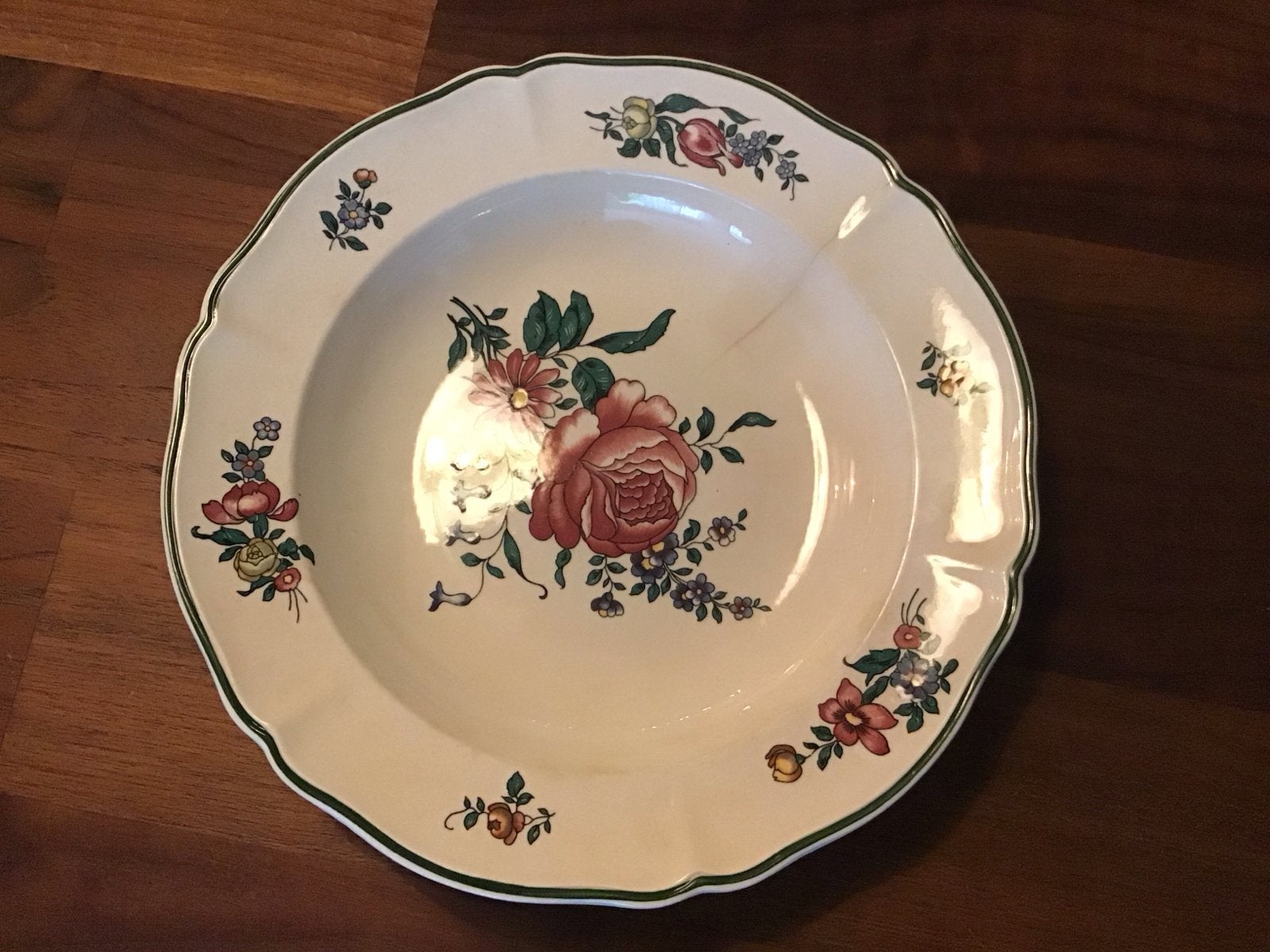 Diep bord met bloemmotief - Vintage stijl, Gebruikt, Keramiek, Vintage, Ophalen of Verzenden
