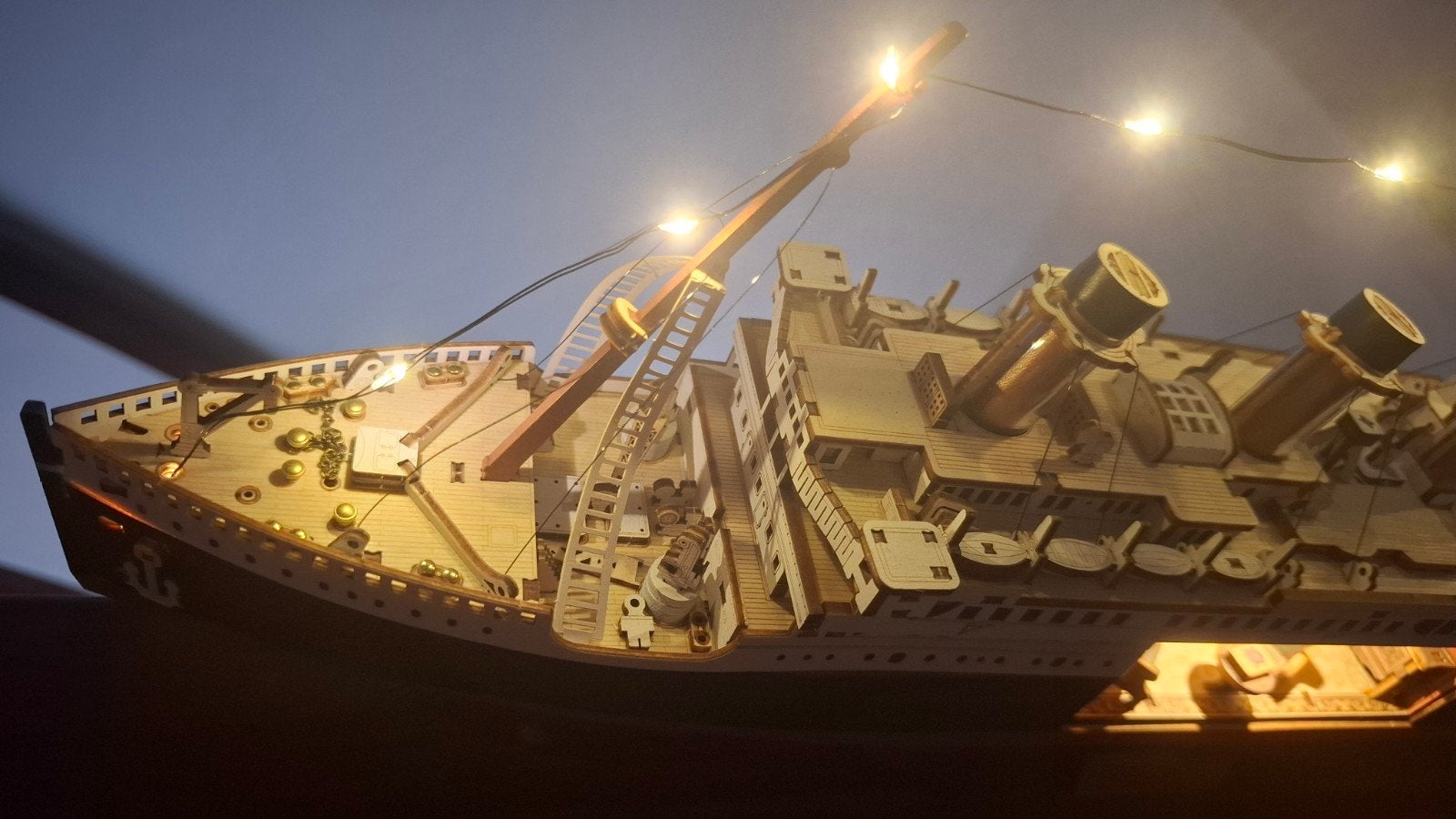 Uniek Titanic model met LED-verlichting, Hobby en Vrije tijd, Modelbouw | Boten en Schepen, Ophalen of Verzenden, Zo goed als nieuw