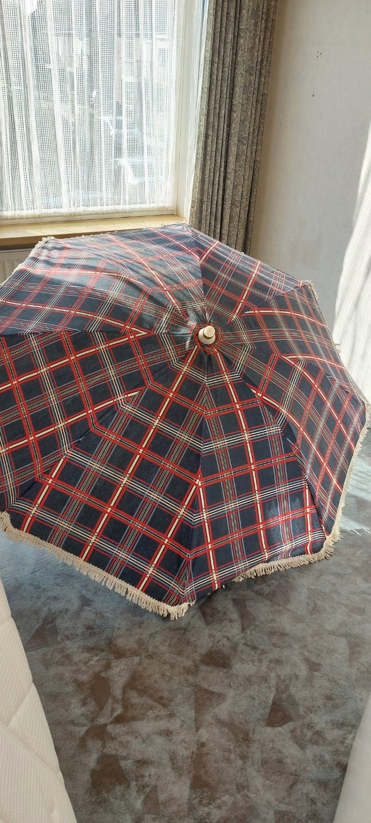 Vintage Strandparasol - Rood/Blauw Geruit met Franjes, Tuin en Terras, Ophalen of Verzenden, Gebruikt, 1 tot 2 meter, Strandparasol