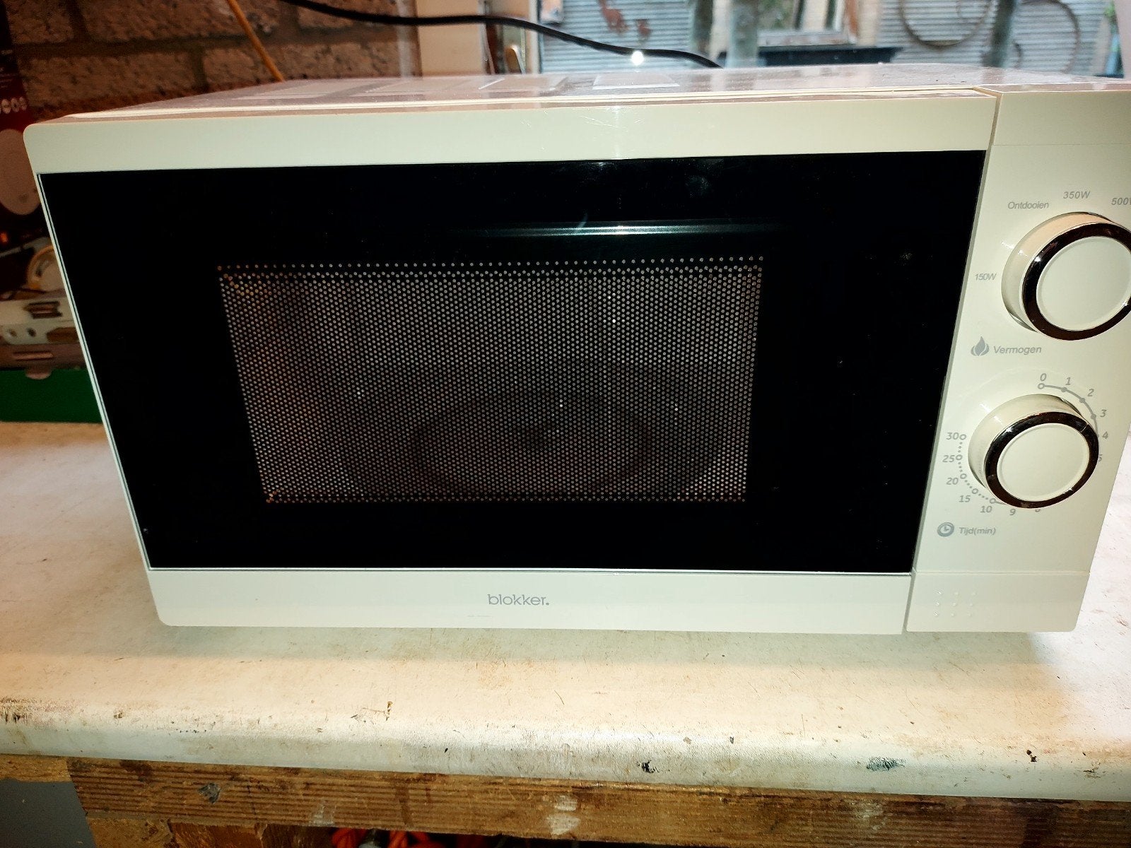 Magnetron . Merk Blokker 700 Watt, Witgoed en Apparatuur, Magnetrons, Ophalen of Verzenden, Zo goed als nieuw, Minder dan 45 cm
