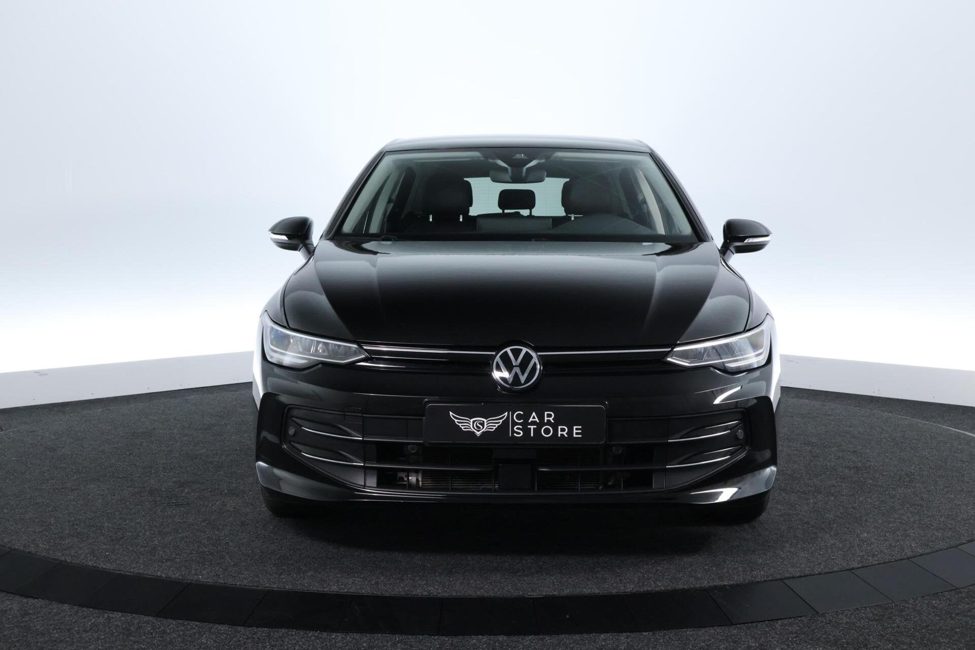 Volkswagen Golf 1.5 TSI |FACELIFT|ACC|LED|CARPLAY|PDC|ECC|CR, Voorwielaandrijving, Euro 6, 4 cilinders, Zwart