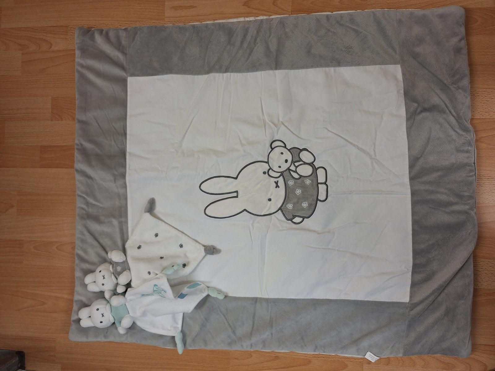 Nijntje boxkleed met 2 z.g.a.n. knuffeldoekjes, Ophalen of Verzenden, Zo goed als nieuw