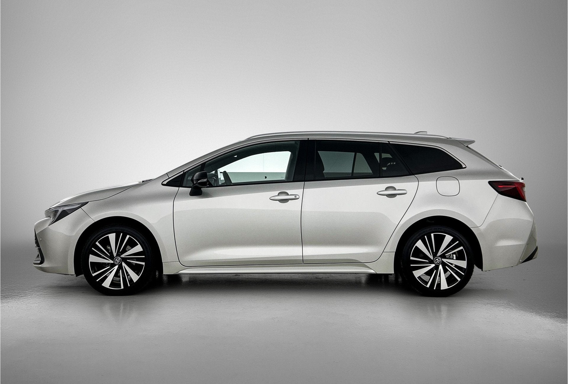 Toyota Corolla Touring Sports Hybrid 140 Dynamic | NL dealer, Auto's, 450 kg, 4 cilinders, Origineel Nederlands, Hybride Elektrisch/Benzine
