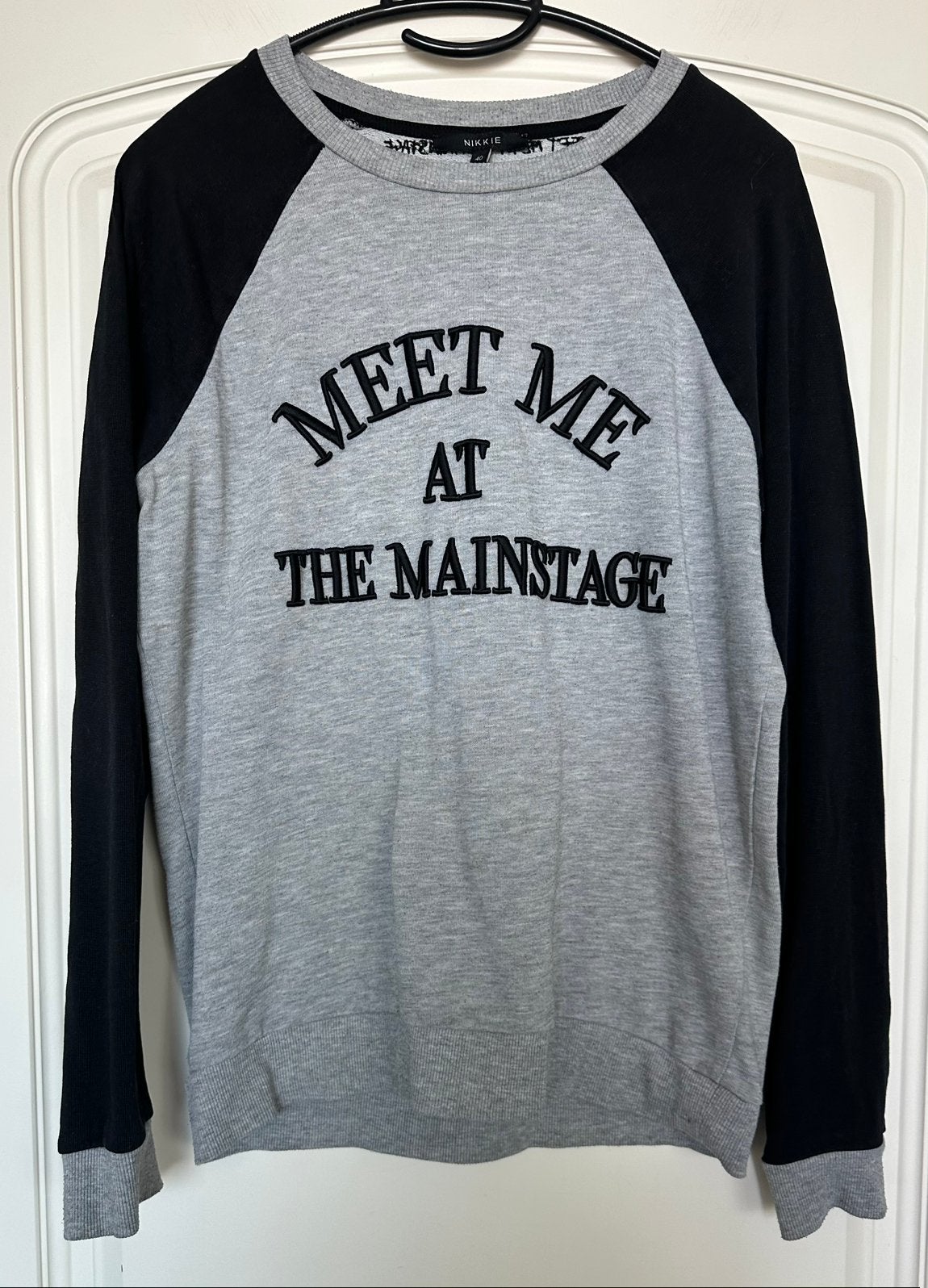 NIKKIE sweater, maat M, Kleding | Dames, Ophalen of Verzenden, Gedragen, Maat 38/40 (M), Grijs