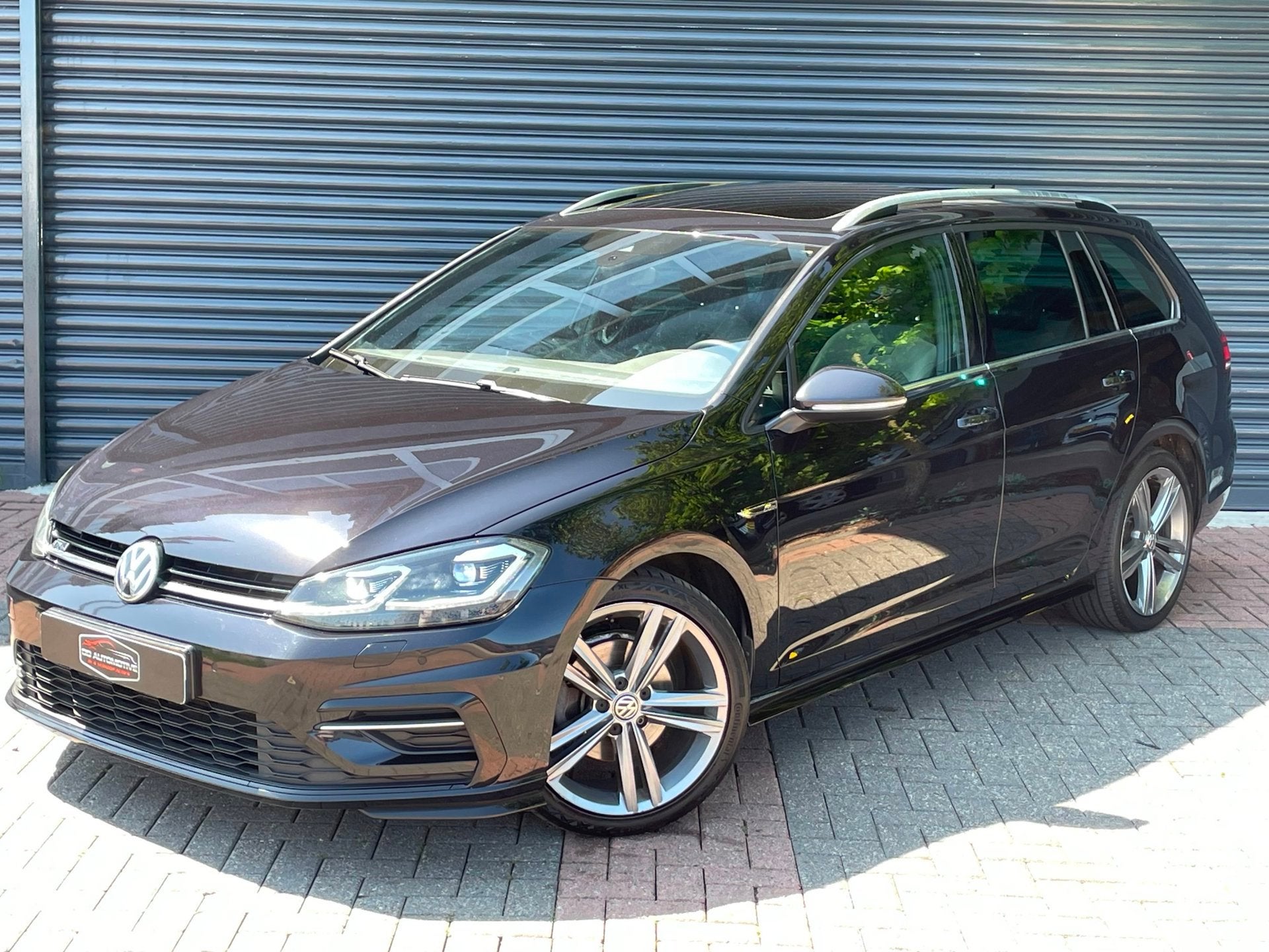 Volkswagen Golf Variant 1.5 TSI Highline R-Line | Pano | Aut, 4 cilinders, 150 pk, Zwart, 690 kg