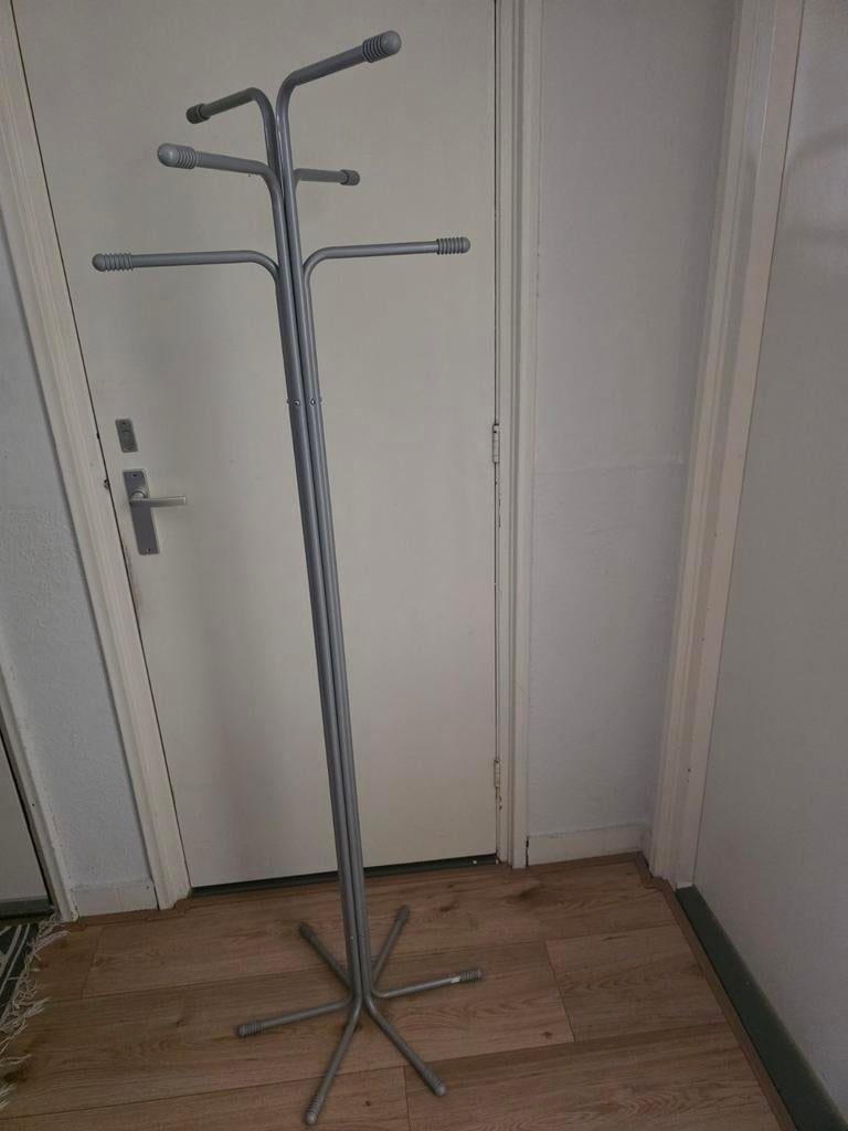 Grijze staande kapstok met 6 haken, Ophalen, Zo goed als nieuw, Staande kapstok, 150 tot 200 cm