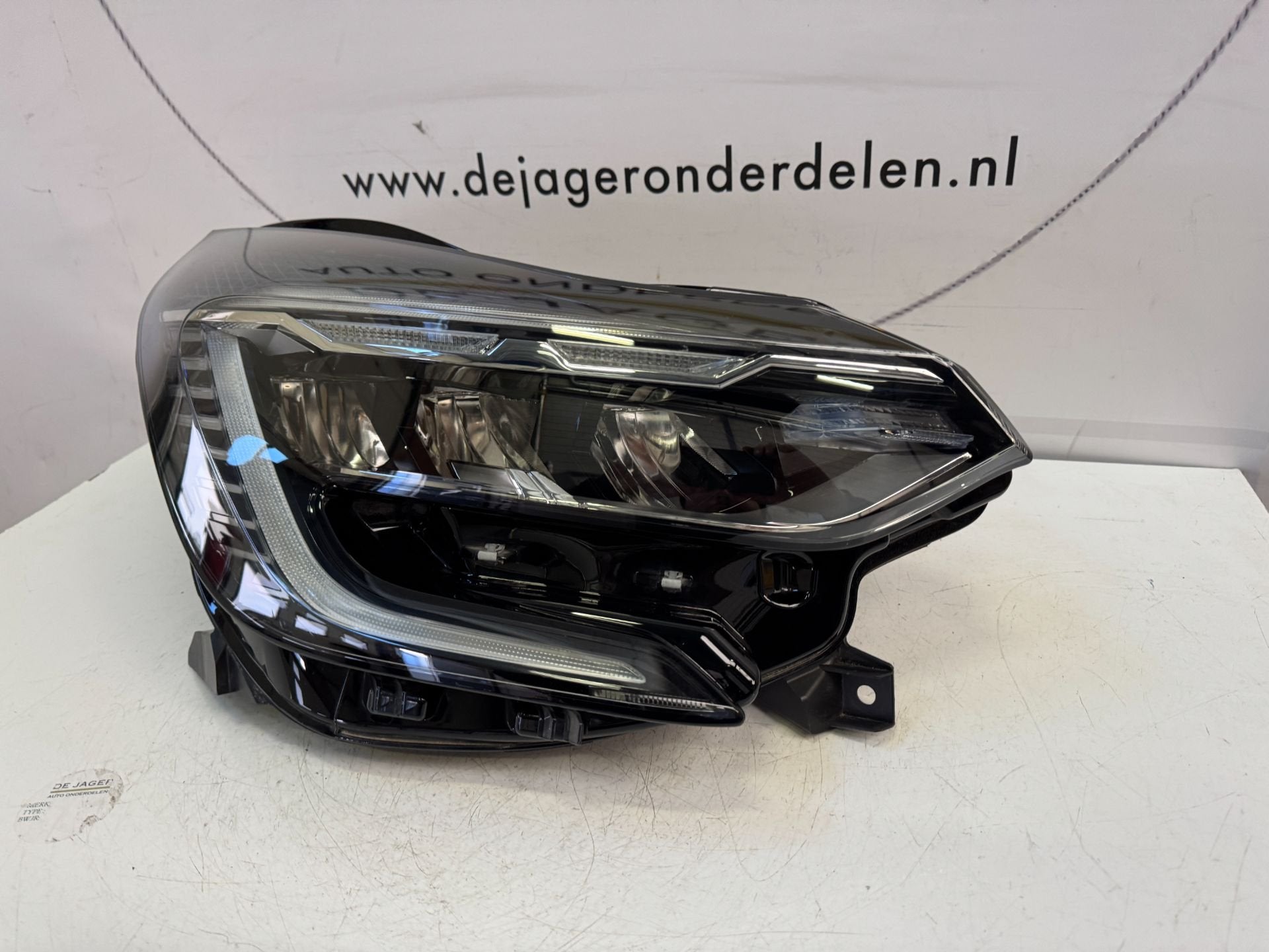 RENAULT CAPTUR II KOPLAMP LED PURE VISION 260104525R RECHTS, Renault Group, Gebruikt, Contact.group@renault.com, Renault