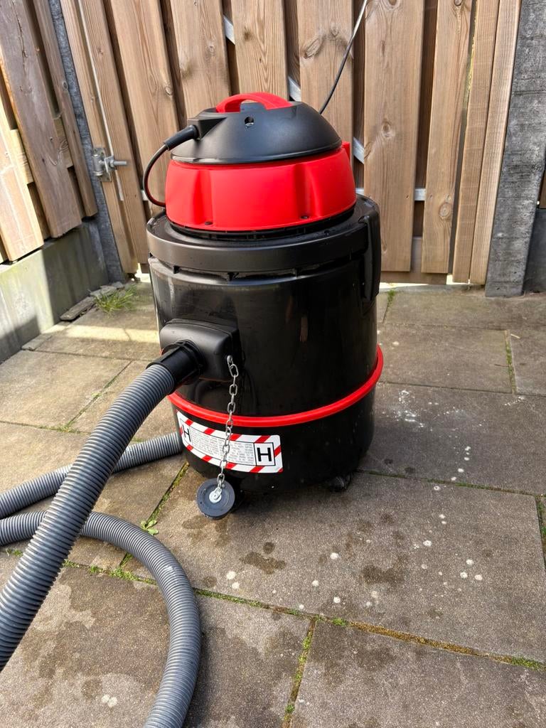 Bouw stofzuiger zo goed als nieuw, Doe-het-zelf en Verbouw, Reinigingsmachines, Ophalen, Zo goed als nieuw