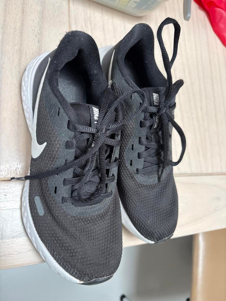 Nike Revolution hardloopschoenen zwart - Maat 37.5, Ophalen of Verzenden